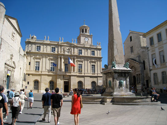 french square with flag and obelisk